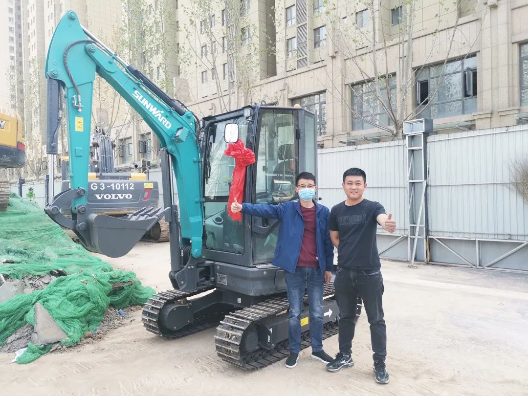 冲、冲、冲！带您感受尊龙凯时ag智能挖掘机火热交机时刻