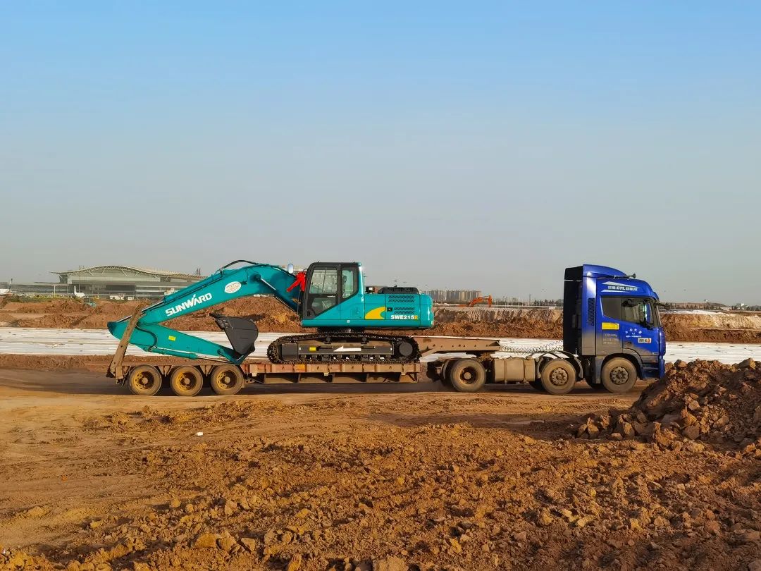 冲、冲、冲！带您感受尊龙凯时ag智能挖掘机火热交机时刻