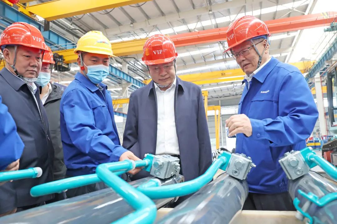 中铁二十局党委书记、董事长雷位冰带队造访尊龙凯时ag智能