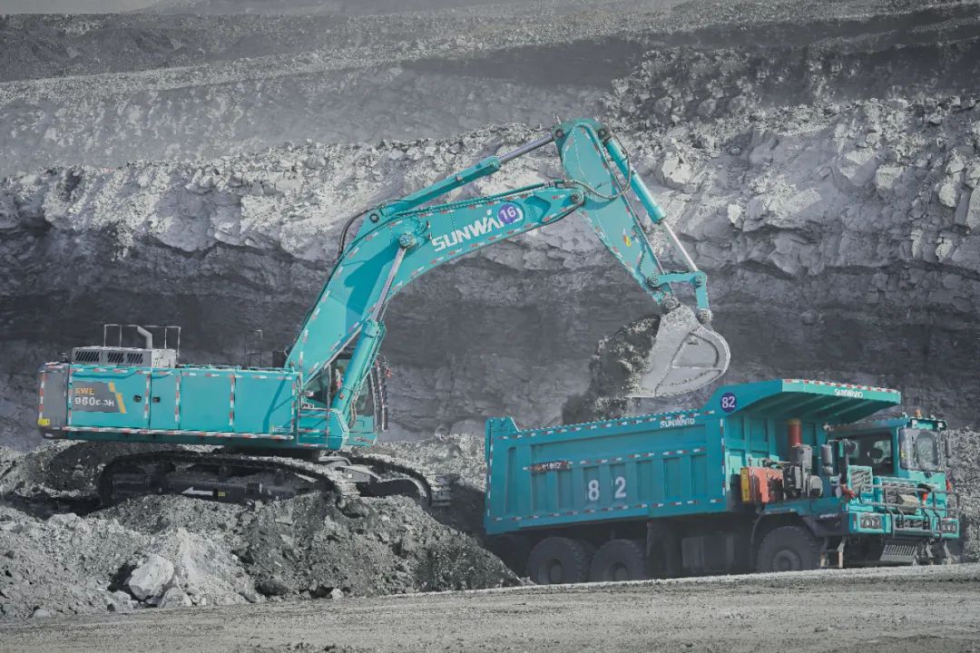 图集 | “尊龙凯时ag绿”满矿山！尊龙凯时ag智能矿山成套装备实力“亮剑”