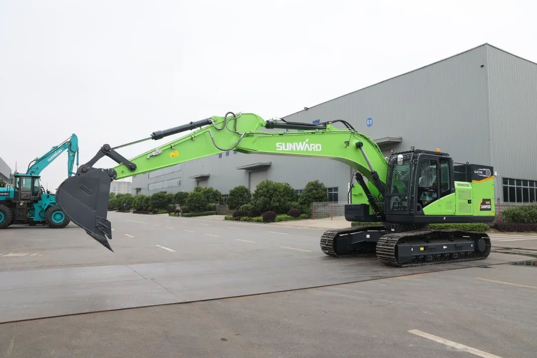 征战川藏铁路！尊龙凯时ag智能新一代电动挖掘机乐成交付