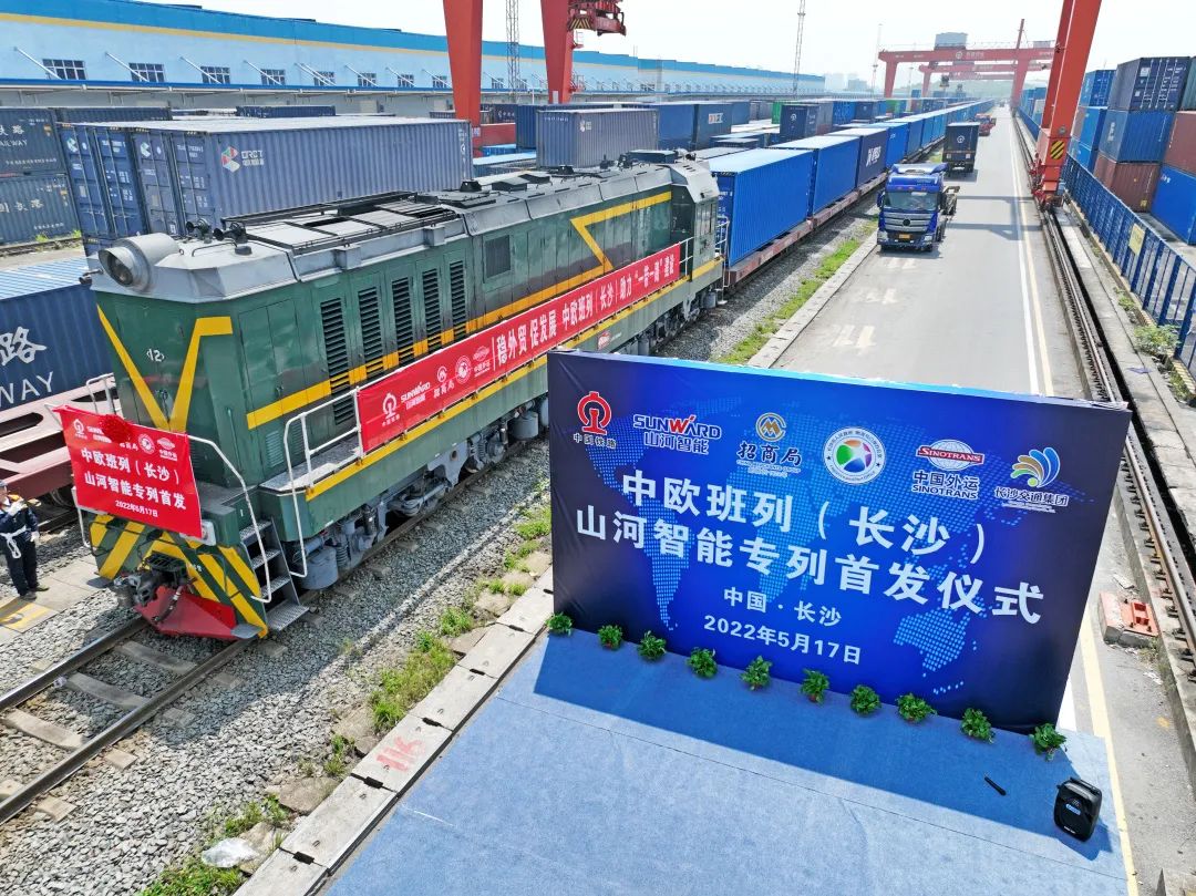 一连进军国际市。≈信钒嗔校ǔど常┳鹆盿g智能专列乐成首发