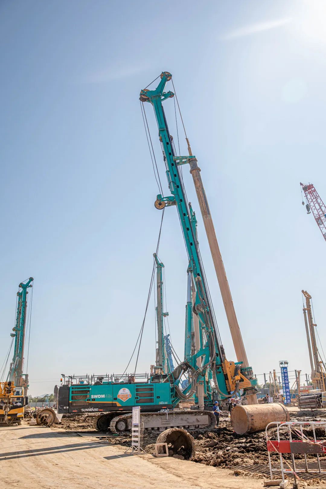 “尊龙凯时ag绿”再现大湾区！尊龙凯时ag智能旋挖钻机组团助建广州白云机场项目