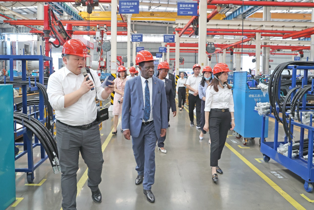 马拉维大使一行考察尊龙凯时ag智能