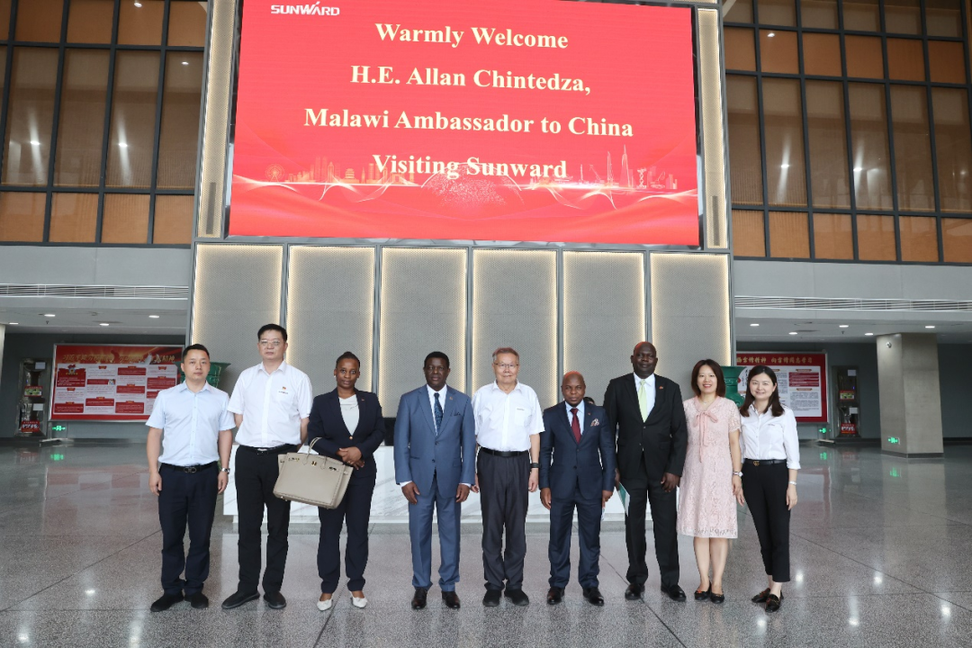 马拉维大使一行考察尊龙凯时ag智能