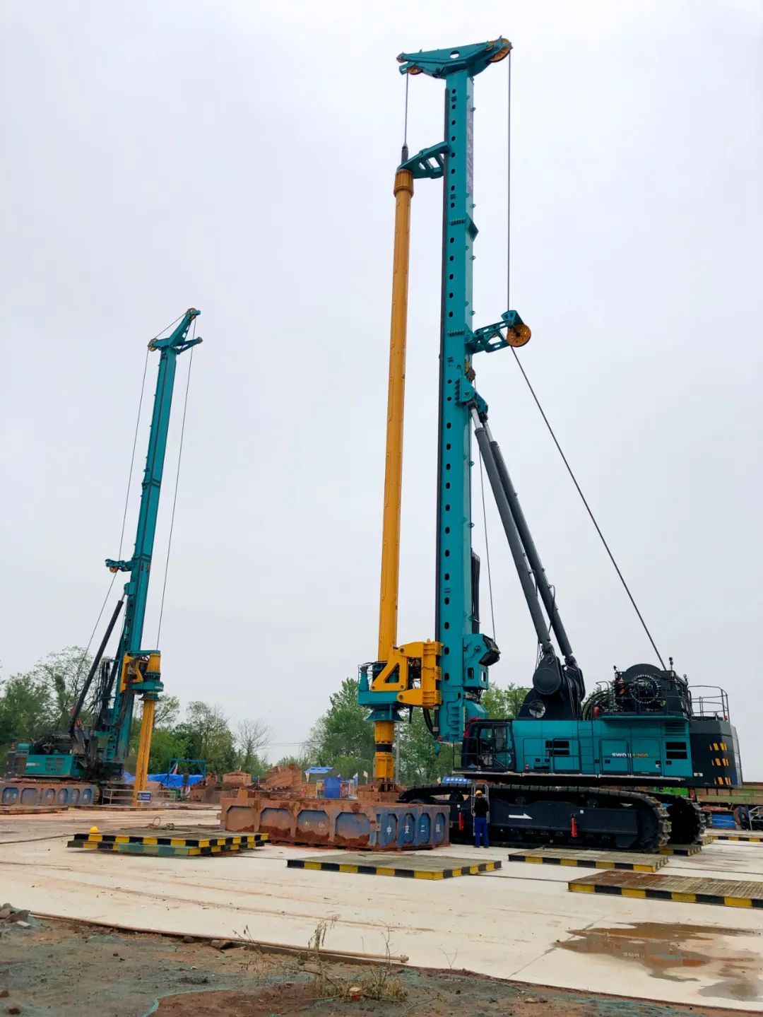 “创立施工事业！”他们和尊龙凯时ag智能“超等桩备”一起助建燕矶长江大桥