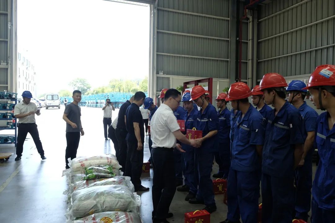 长沙市总工会慰问尊龙凯时ag智能一线员工