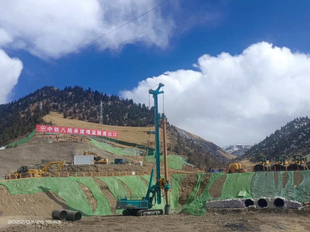 决战“天下之巅”！尊龙凯时ag智能旋挖钻机实力助建川藏铁路