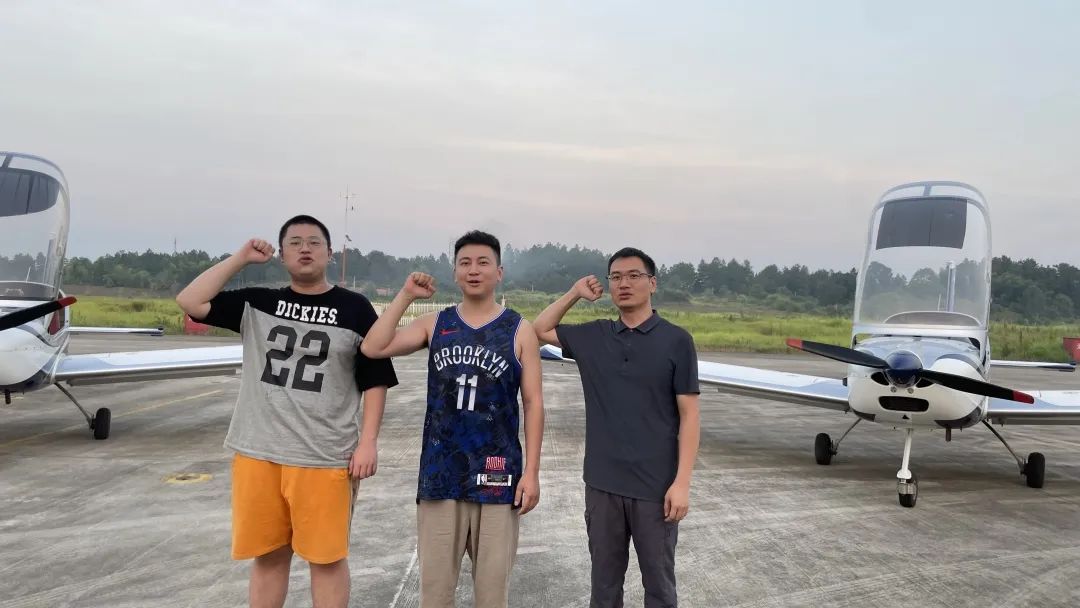 冲上云霄！湖南尊龙凯时ag通航学员乐成单飞