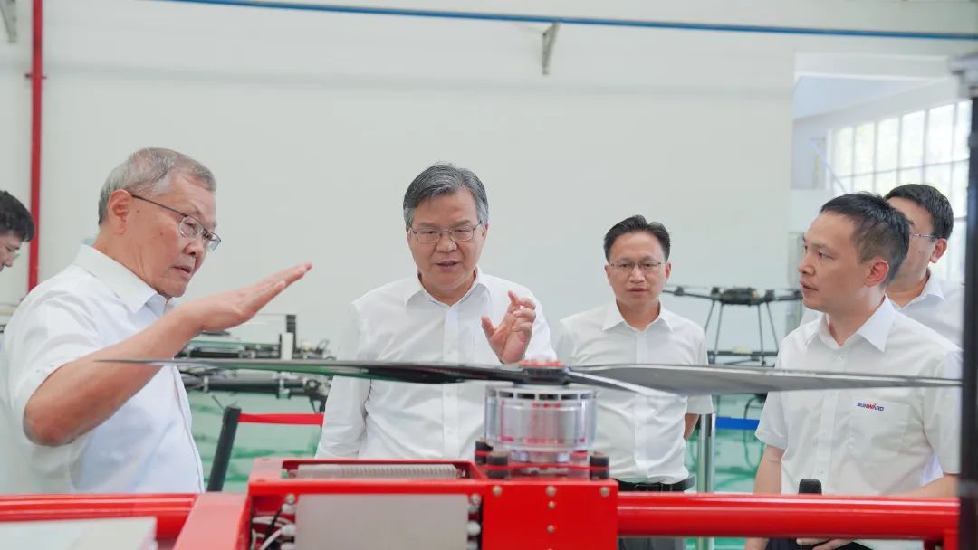 湖南省委常委、常务副省长李殿勋一行考察调研尊龙凯时ag科技