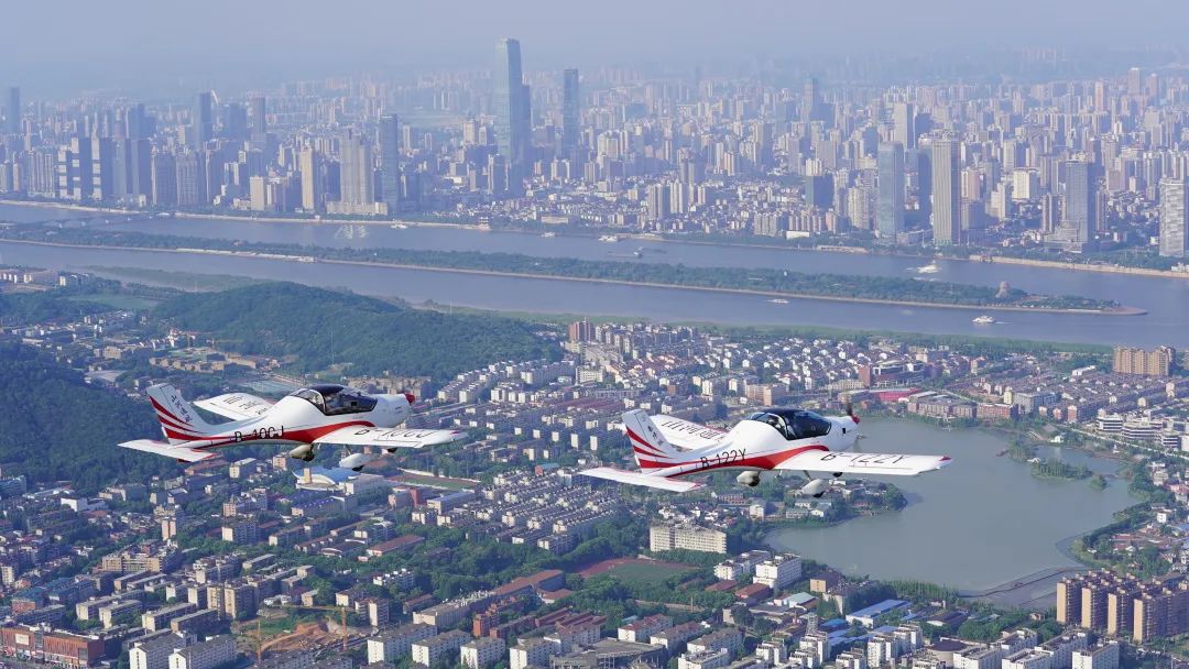 湖南省委常委、常务副省长李殿勋一行考察调研尊龙凯时ag科技