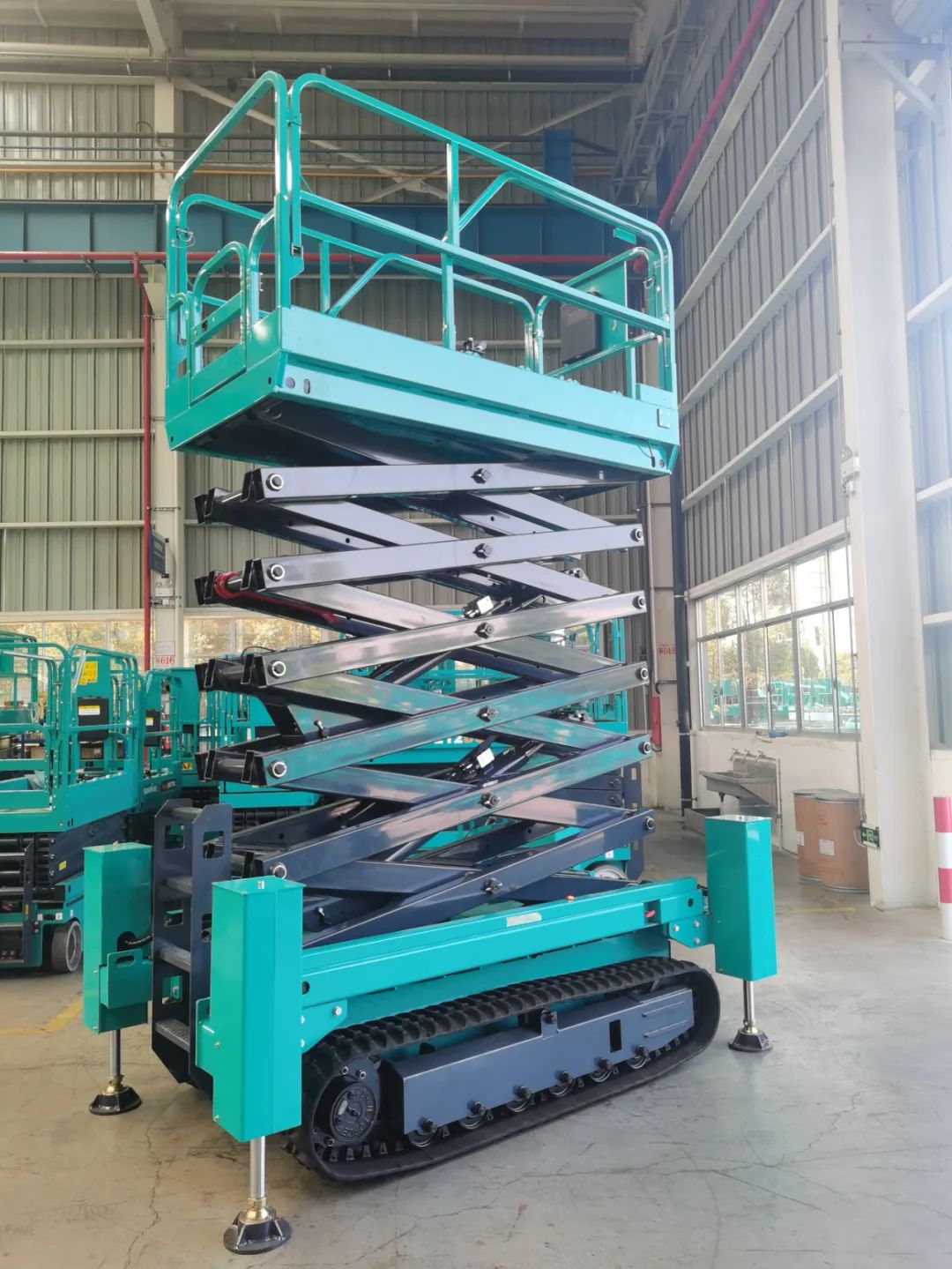 加速电动化产品结构，尊龙凯时ag智能第一款履带剪叉式高空作业平台来了！