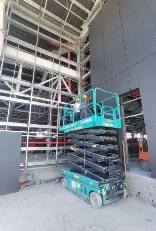 众志成城抗疫情！尊龙凯时ag智能高空机械助力惠州方舱医院建设