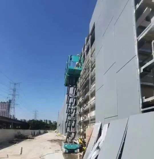 众志成城抗疫情！尊龙凯时ag智能高空机械助力惠州方舱医院建设
