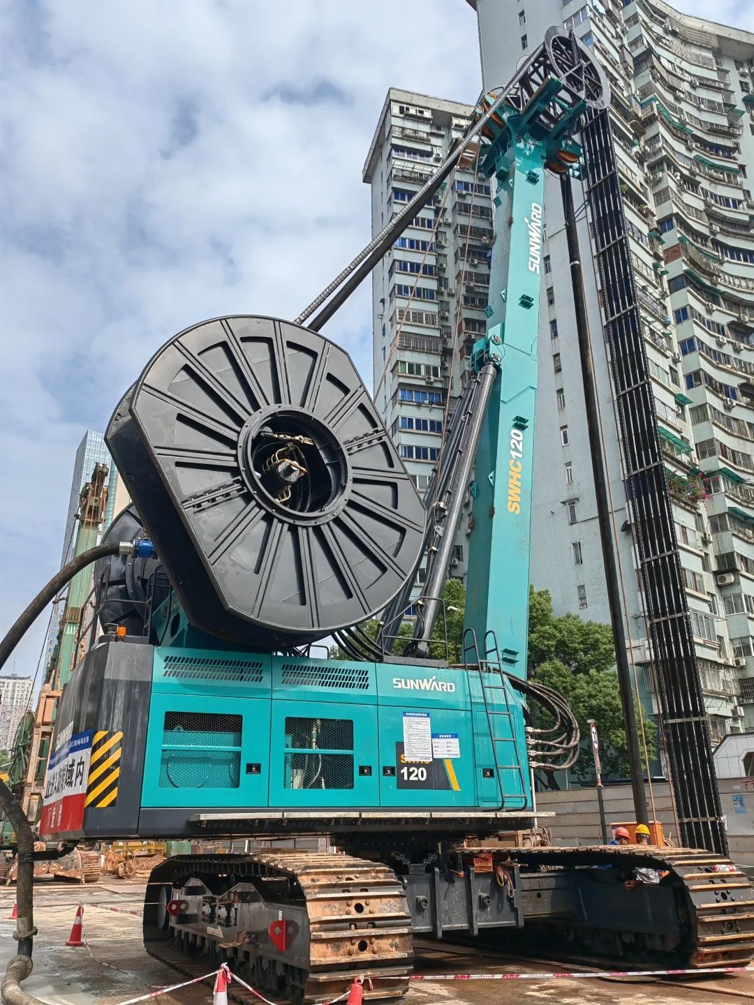 首战创佳绩！尊龙凯时ag智能双轮铣槽机助建长沙地铁7号线