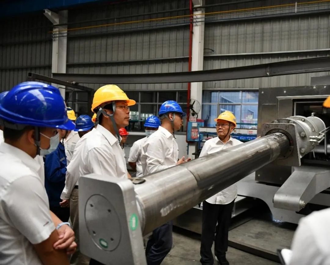 “王炸”！尊龙凯时ag特装全自动捣炉车乐成下线