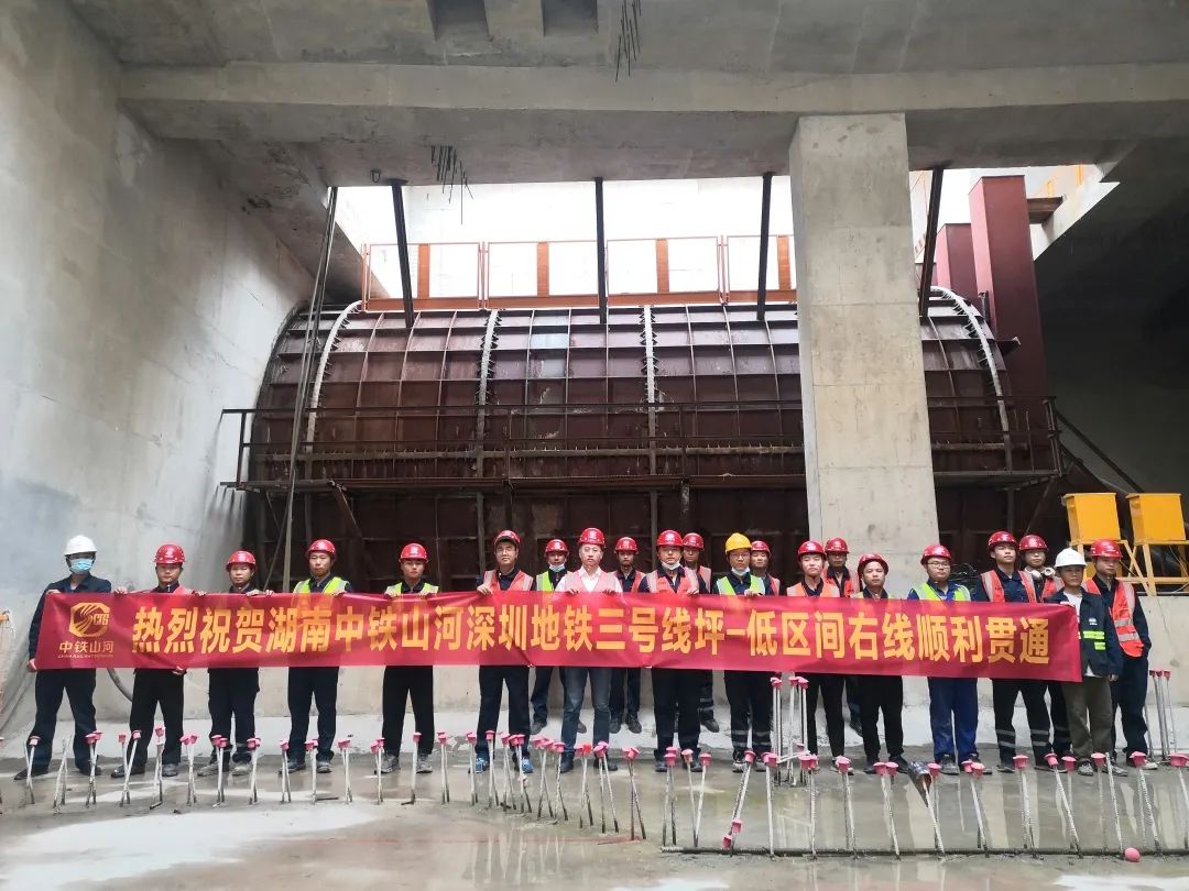 一连助建漂亮大湾区！中铁尊龙凯时ag盾构机乐成贯串深圳地铁3号线低碳站～坪西站右线