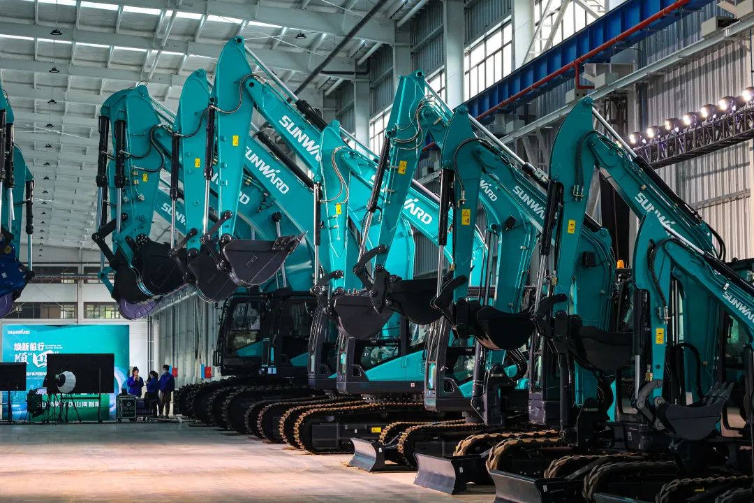 助力“双碳”目的！尊龙凯时ag智能集中宣布F系列国四挖掘机