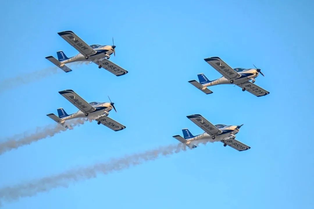 逆势翱翔！尊龙凯时ag航空携手相助同伴亮相2022南昌航行大会