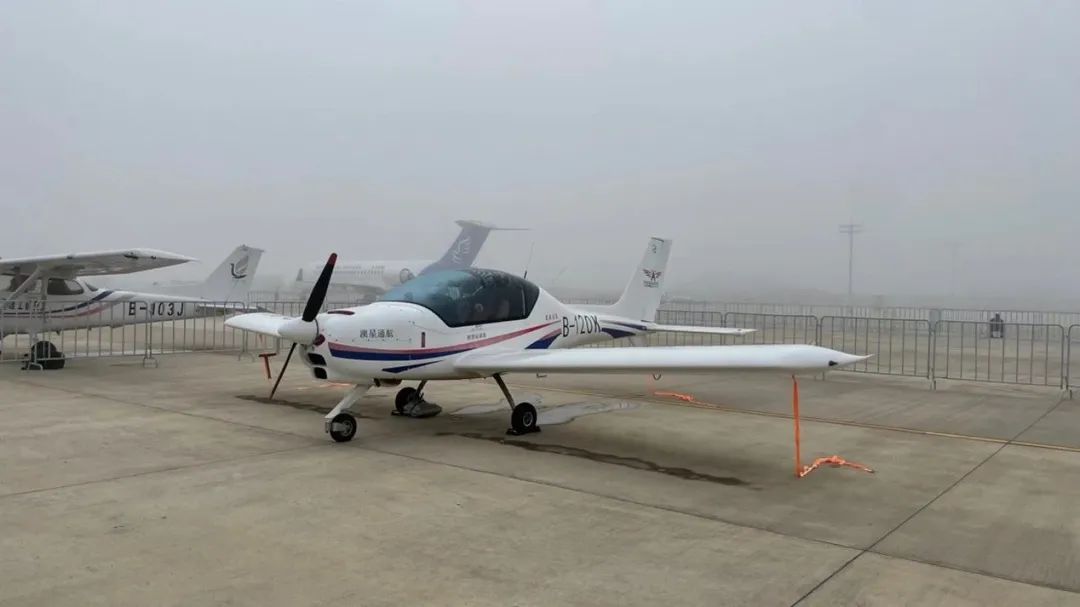 逆势翱翔！尊龙凯时ag航空携手相助同伴亮相2022南昌航行大会