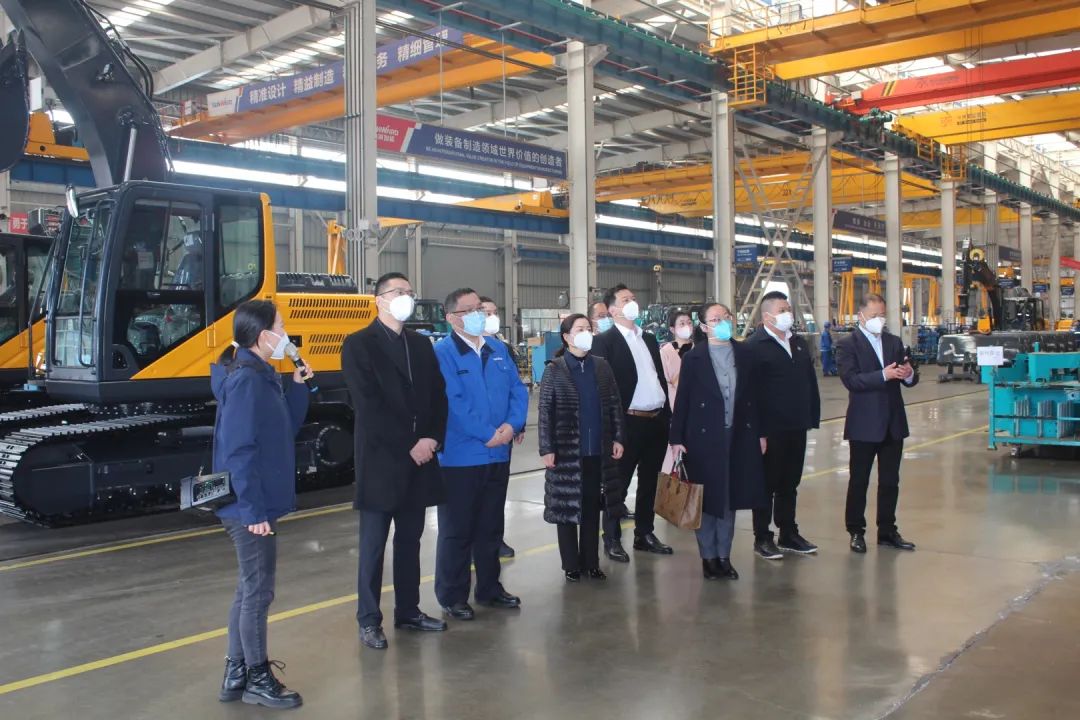 五粮液集团工会主席郭叙雷带队赴尊龙凯时ag智能考察交流