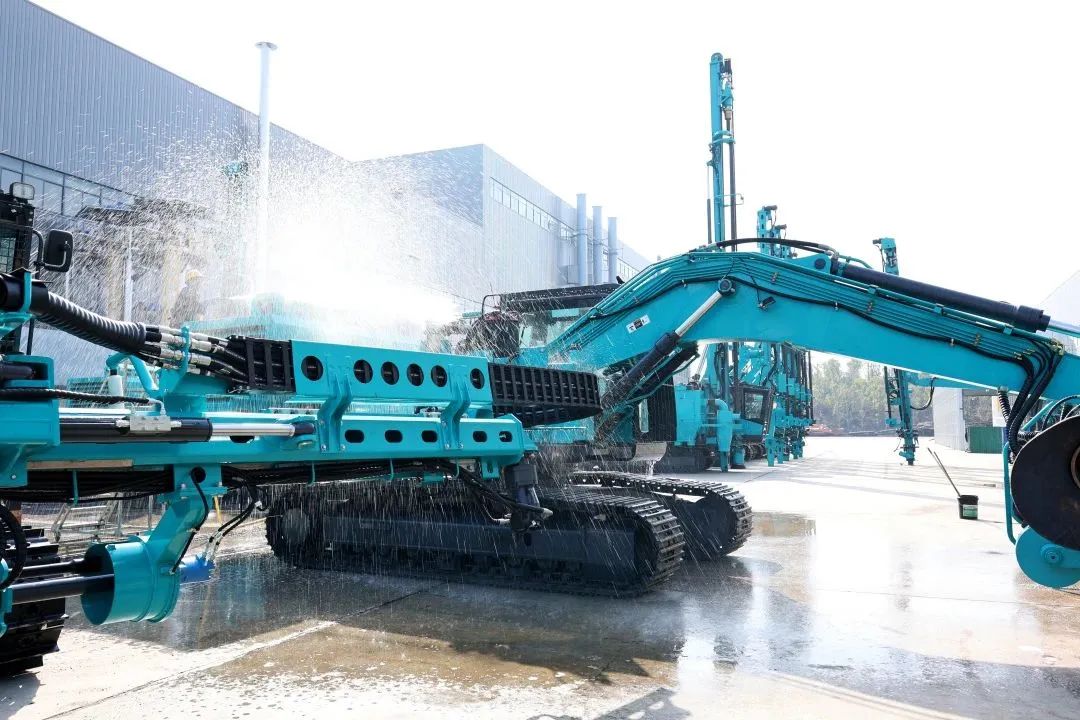 莫道君行早，更有早行人！尊龙凯时ag智能癸卯兔年开工大吉