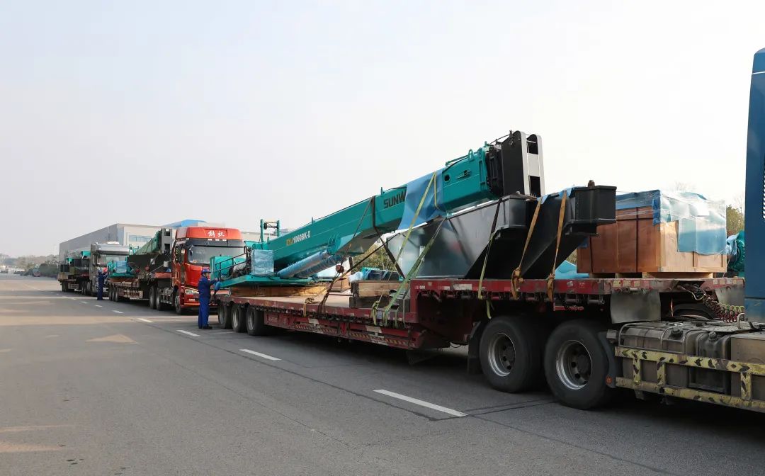 喜迎龙仰面！尊龙凯时ag智能大吨位PDP工法引孔式静力压桩机出征哥伦比亚