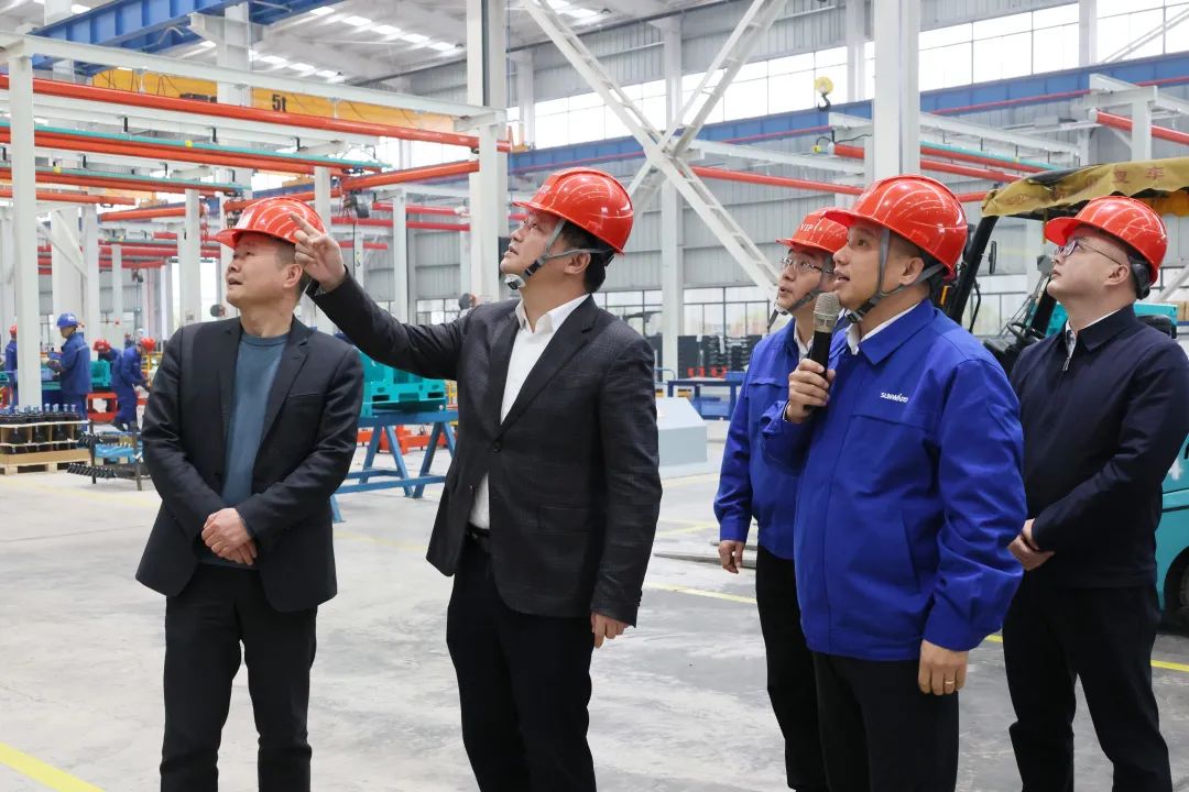 付旭明慰问尊龙凯时ag智能市三八红旗头并督导清静生产事情