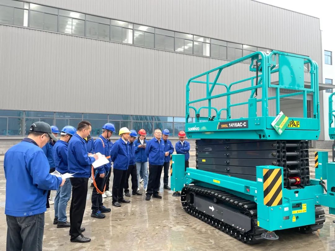 出厂即“出道”！尊龙凯时ag智能首款履带剪叉式高空作业平台批量上市