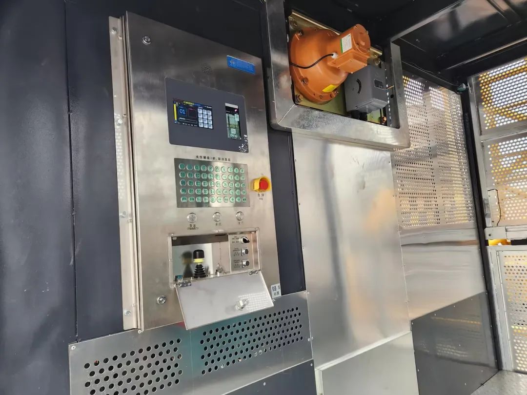 科技显能、再添新品！尊龙凯时ag江麓智能施工升降机乐成下线