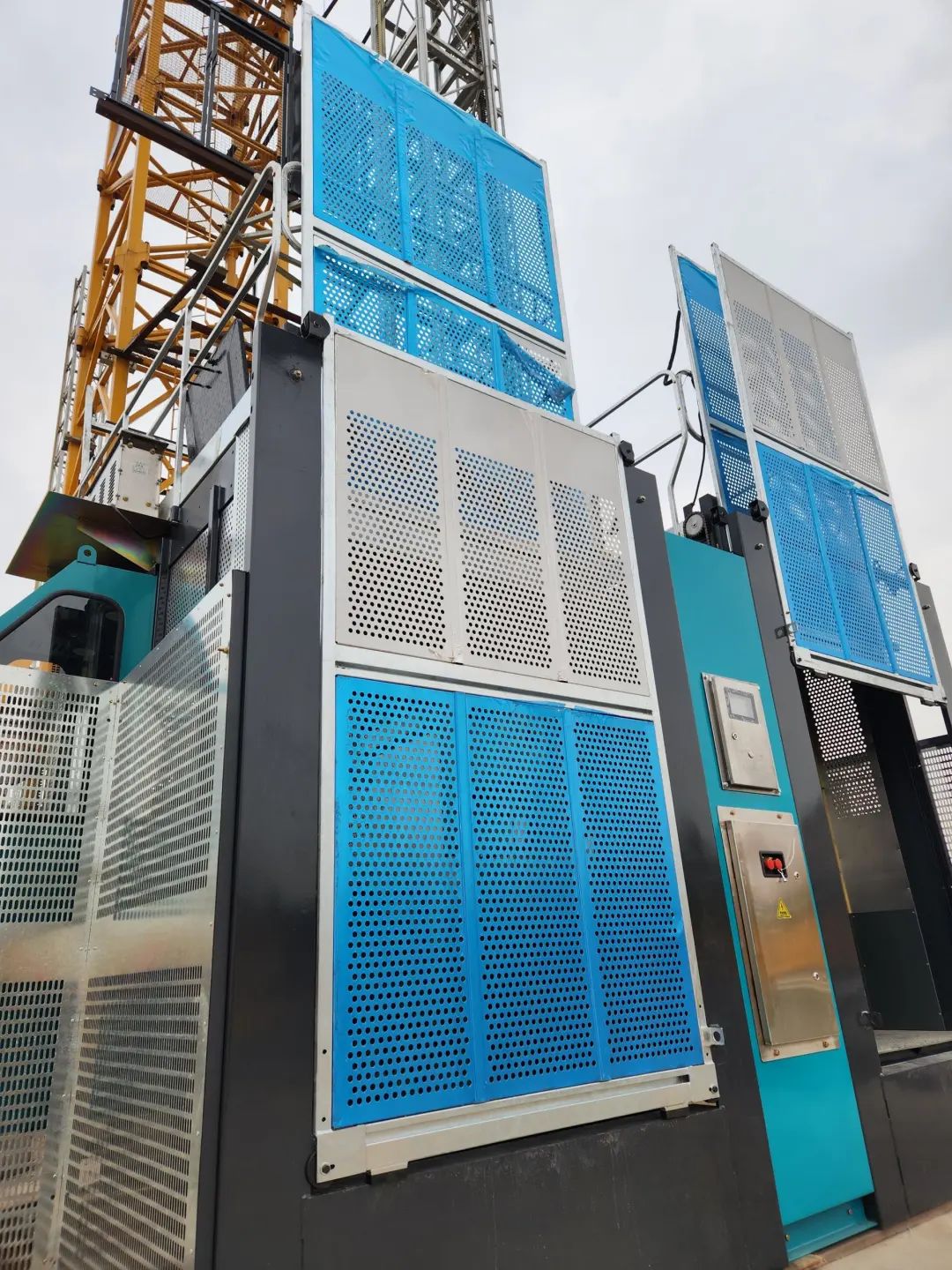 科技显能、再添新品！尊龙凯时ag江麓智能施工升降机乐成下线