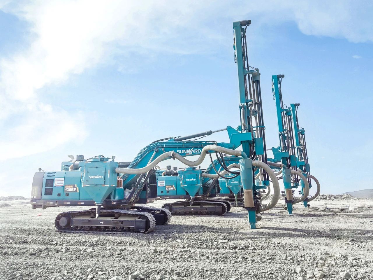 “绿色智能矿山建设专家”！尊龙凯时ag智能全新一代切削潜孔一体式钻机重拳出击