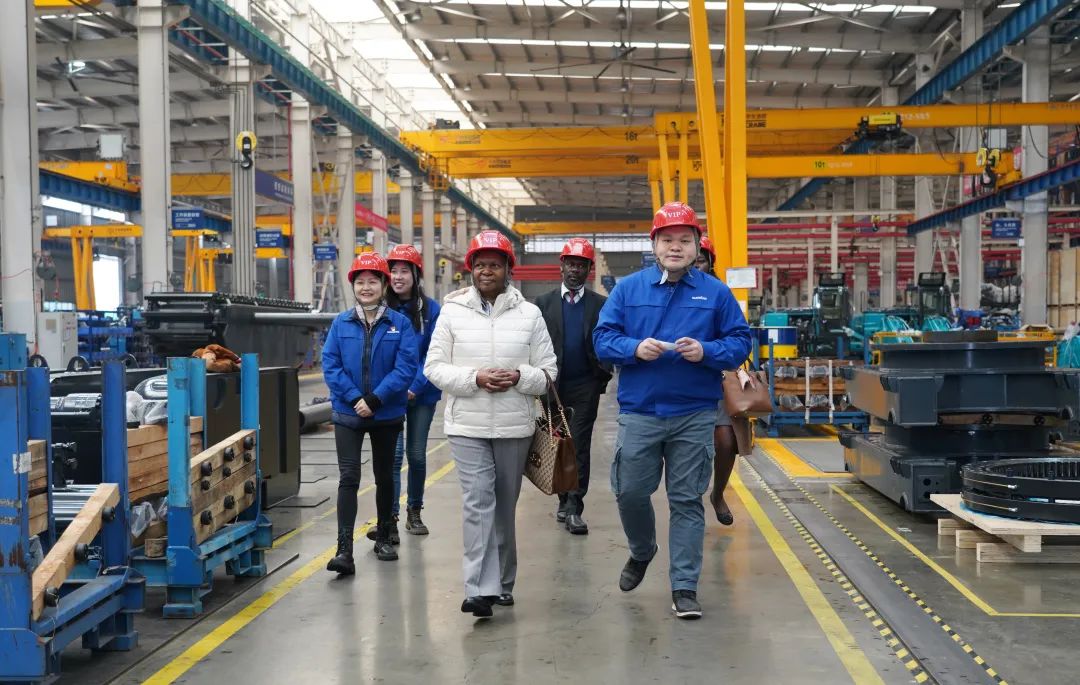 乌干达驻华大使到访尊龙凯时ag智能