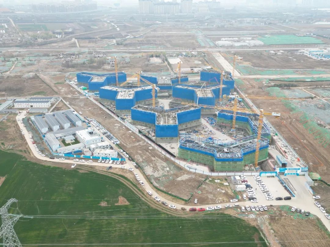 郁勃西北！尊龙凯时ag江麓修建起重机械助建西安都会经济圈