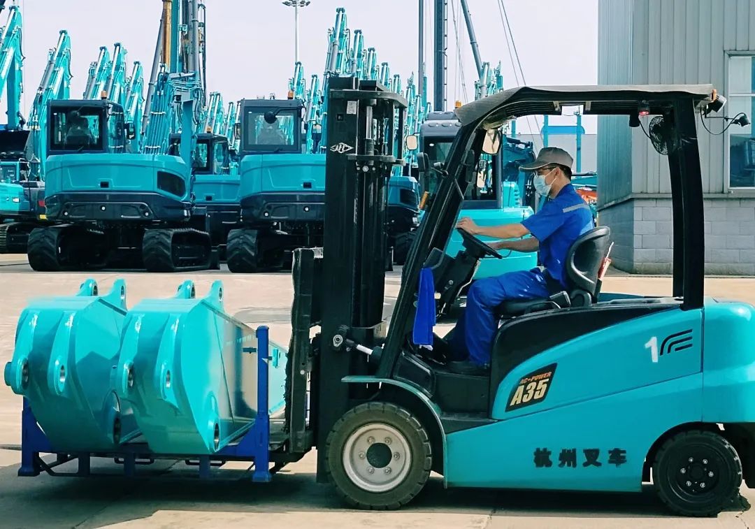 劳动庆幸，创立伟大！纪录那些通俗且伟大的劳动瞬间