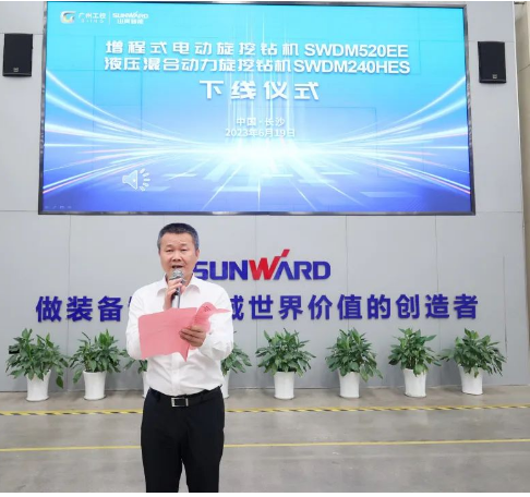 助力“双碳”、绿动未来！尊龙凯时ag智能增程式电动旋挖钻机、液压混淆动力旋挖钻机齐交付