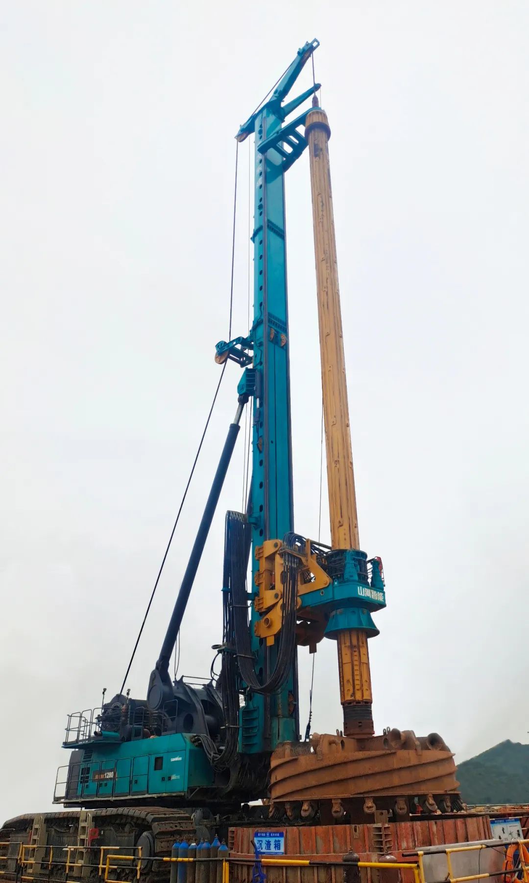 新战绩+1！尊龙凯时ag智能超等旋挖钻机创6.3米直径钻孔新纪录