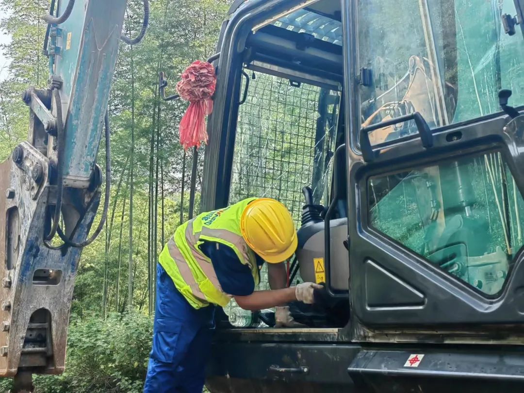 品质尊龙凯时ag，专心折务！尊龙凯时ag智能挖掘机2023年效劳万里行正式出征