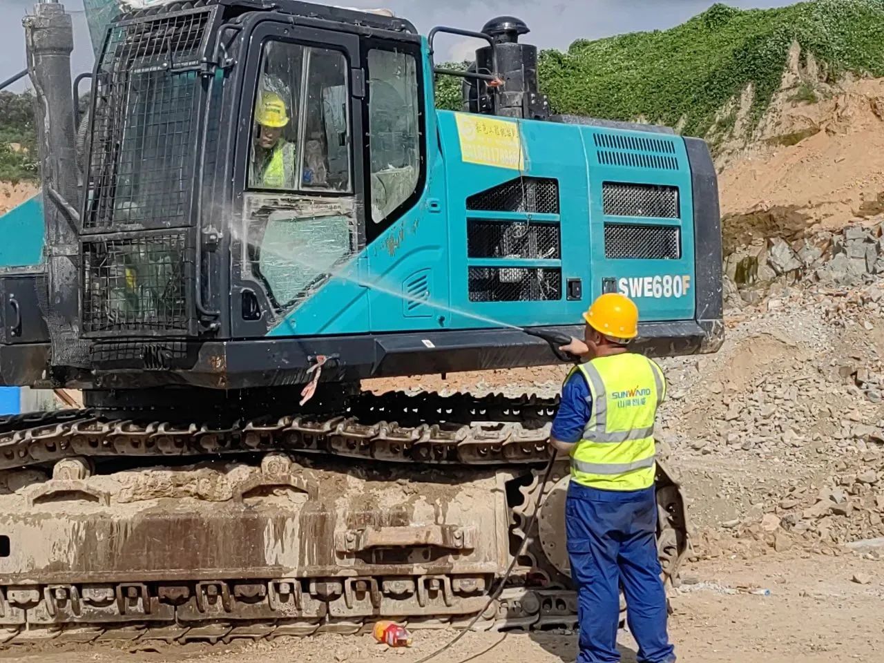 步履一直，效劳不止！尊龙凯时ag智能挖掘机效劳万里行火热举行中