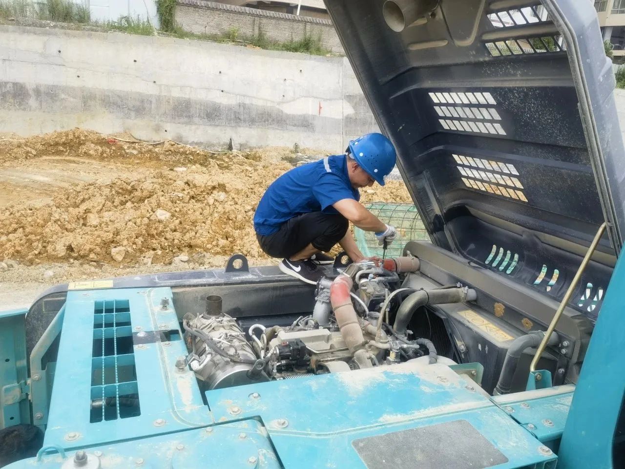 步履一直，效劳不止！尊龙凯时ag智能挖掘机效劳万里行火热举行中