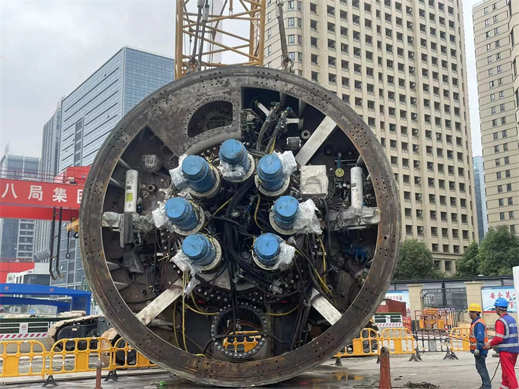首战华东市。≈刑鹆盿g杭德市域铁路工程地莫区间左线盾构机顺遂始发