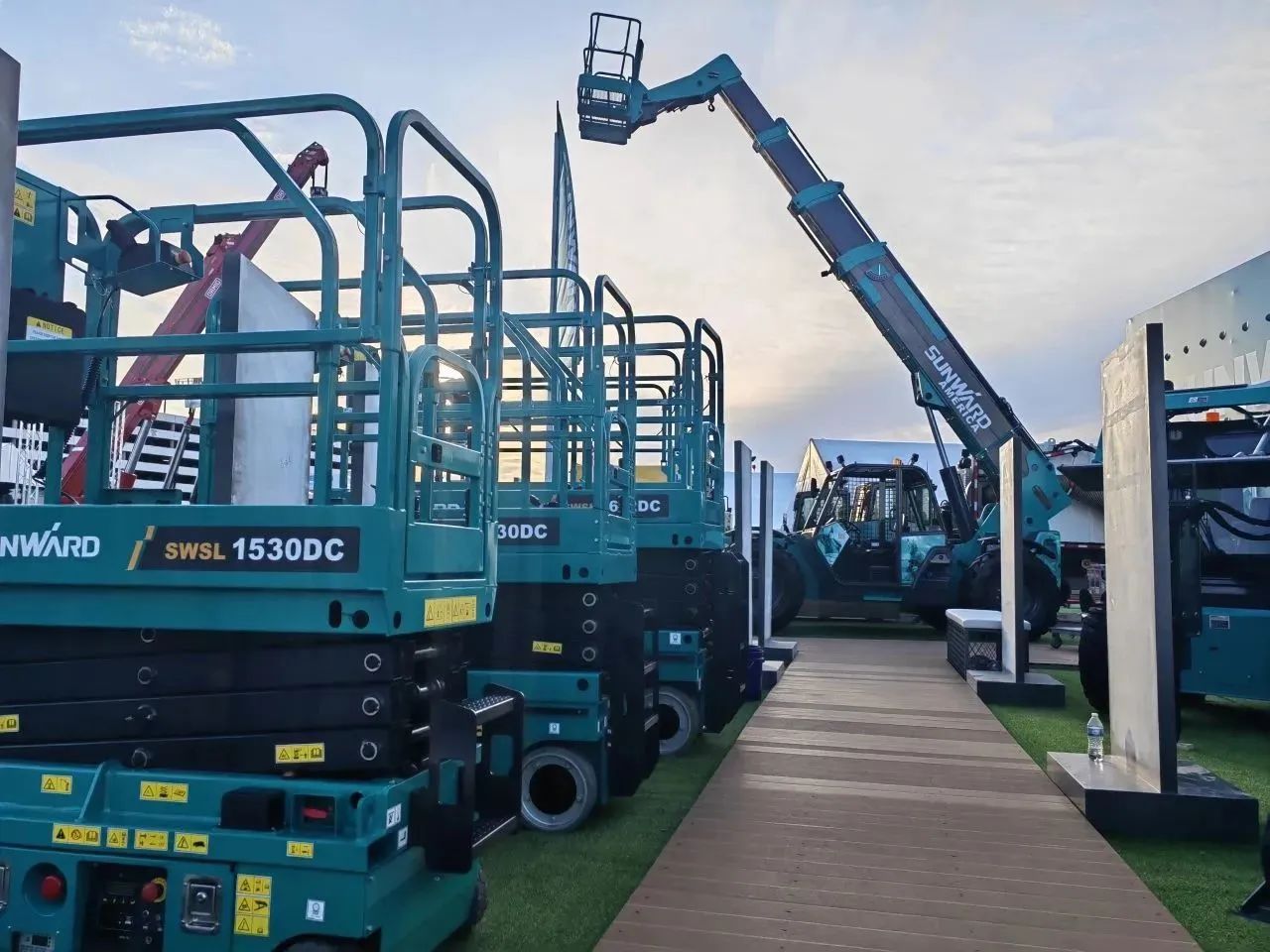 外洋销售同比增添超200%！尊龙凯时ag智能高空机械阔步“出海”