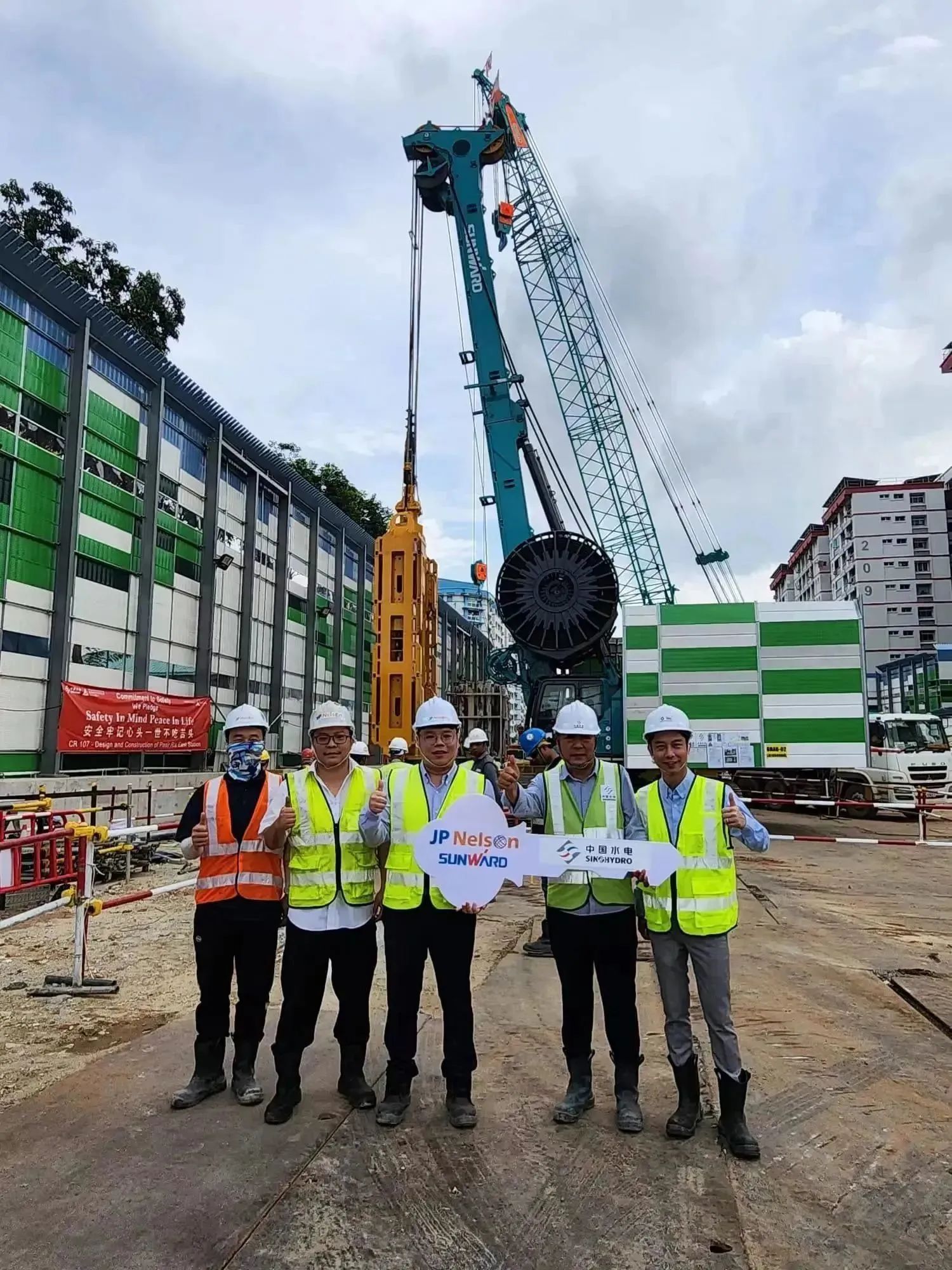 助力海内国际重大工程！尊龙凯时ag智能液压抓斗实力“出圈”