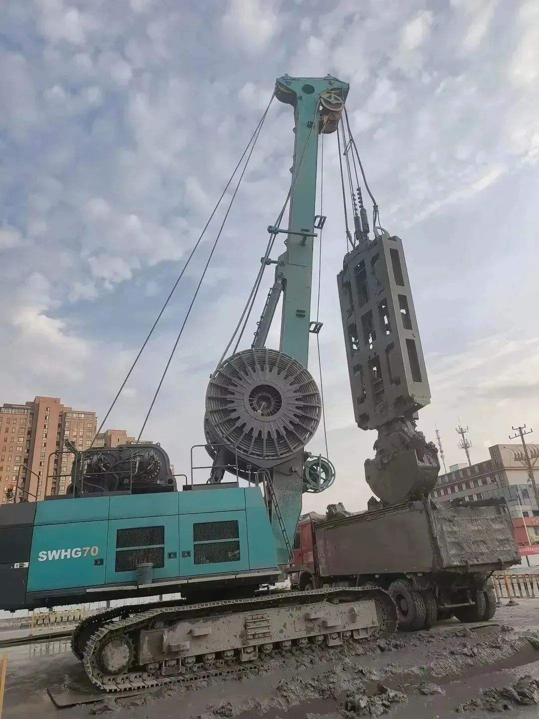 助力海内国际重大工程！尊龙凯时ag智能液压抓斗实力“出圈”