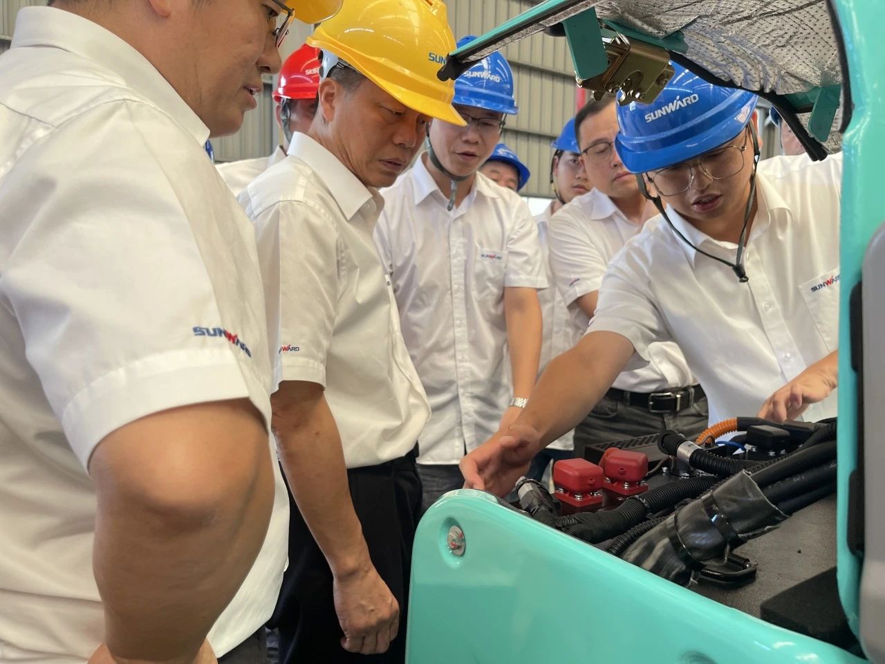 小身段，大能量！尊龙凯时ag智能最小纯电动液压挖掘机乐成下线