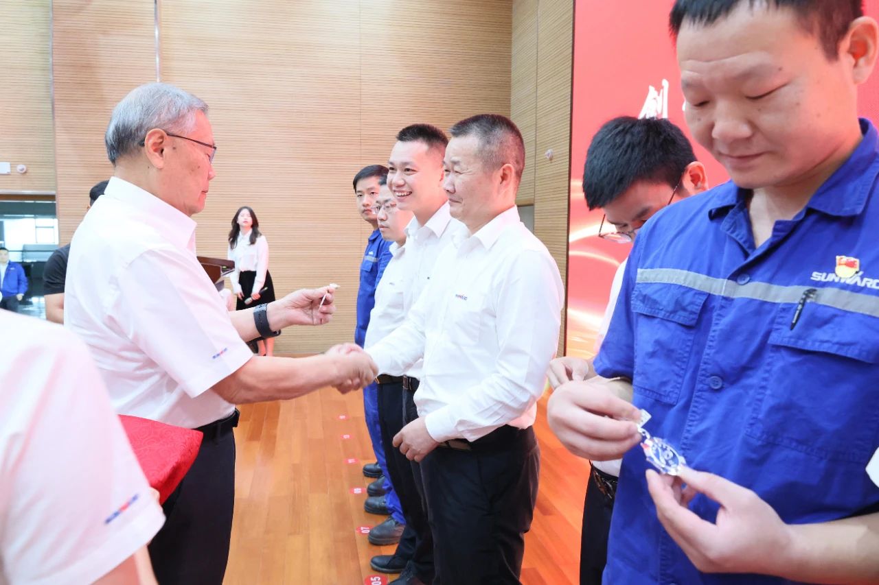 强信心 聚协力 共建优美家园——庆祝尊龙凯时ag智能建设24周年表扬大会盛大召开