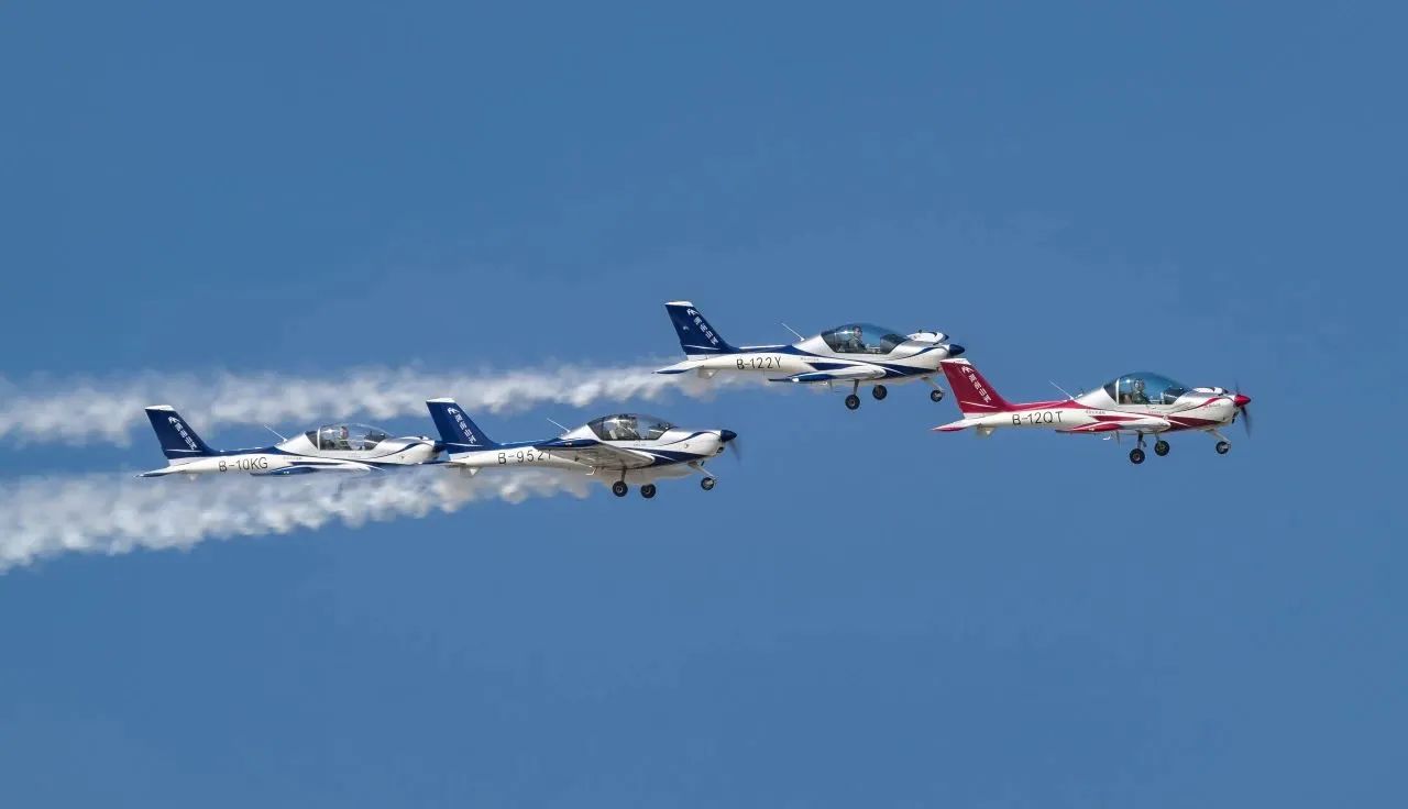 央媒聚焦！一起见证首届亚洲通用航空展上的尊龙凯时ag风范