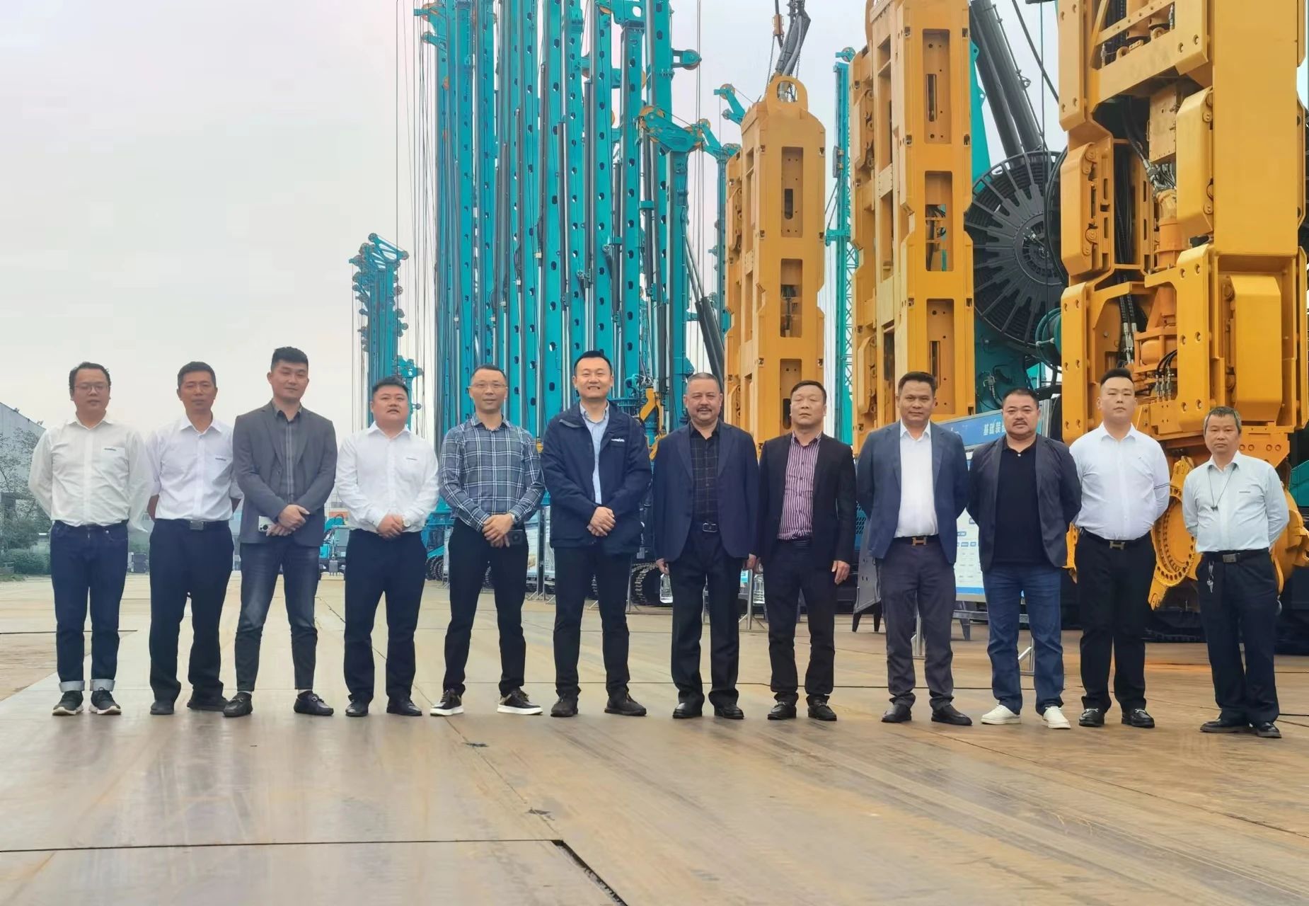 行业严冬现暖阳！现场签购20台旋挖钻机，尊龙凯时ag智能携手湖南骏牛助力国家电网项目建设