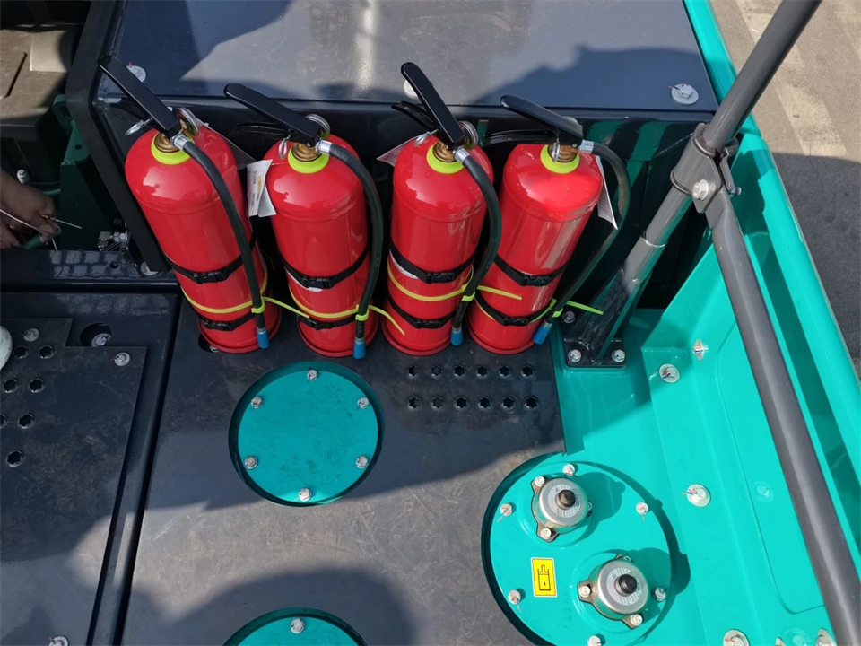 定制开发、功效更强！尊龙凯时ag智能SWE750ELR加长臂液压挖掘机下线交付