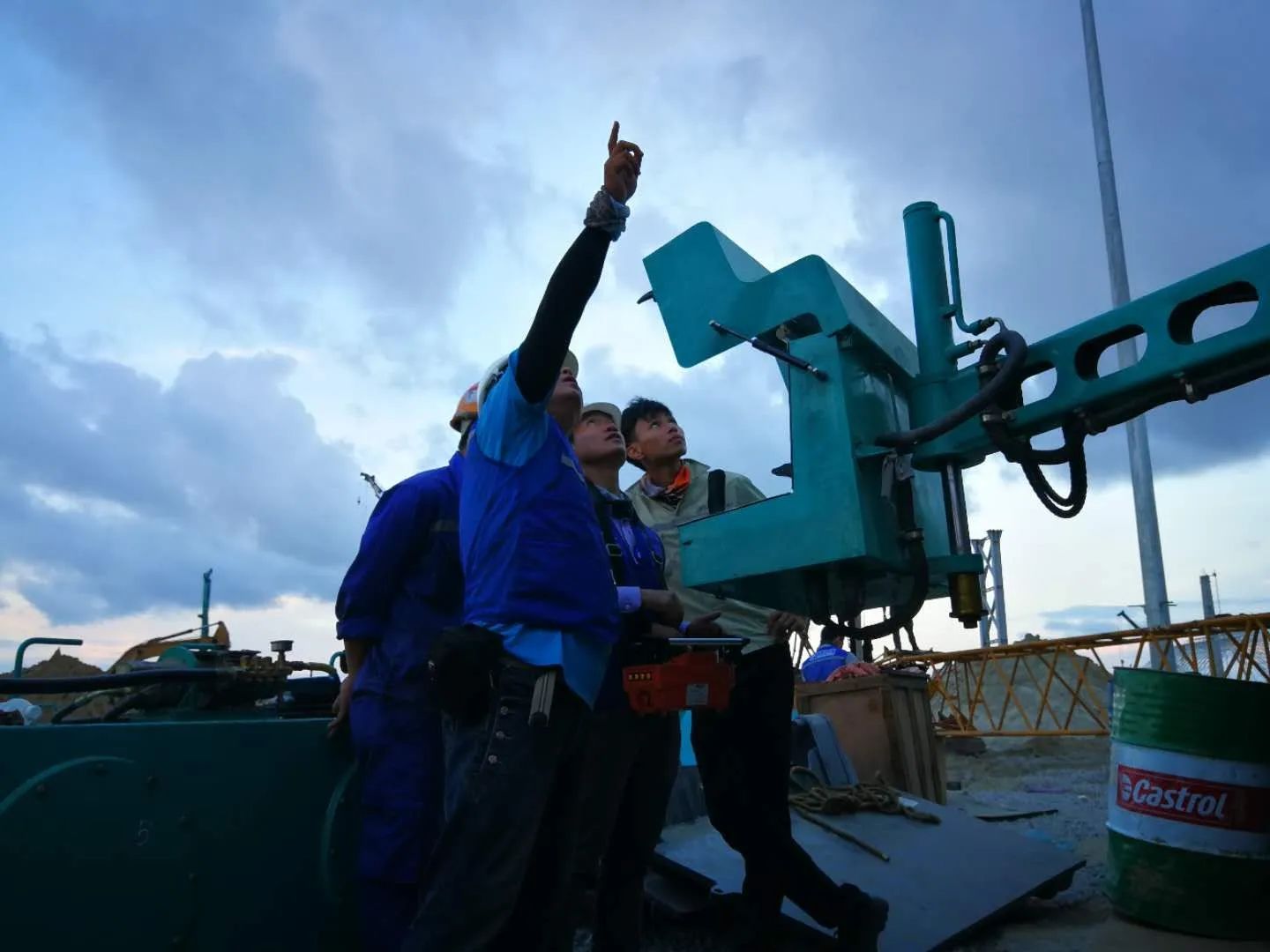 看尊龙凯时ag工匠们怎样用一双巧手“拿捏”事情、创立“事业”